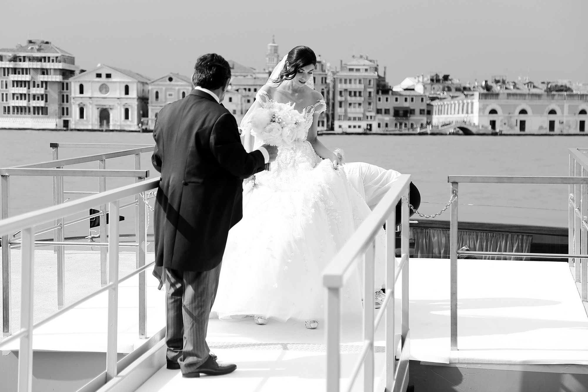 ..imagesweddings englamorous wedding in venice isola delle rose photographer italy_10 by Photo27