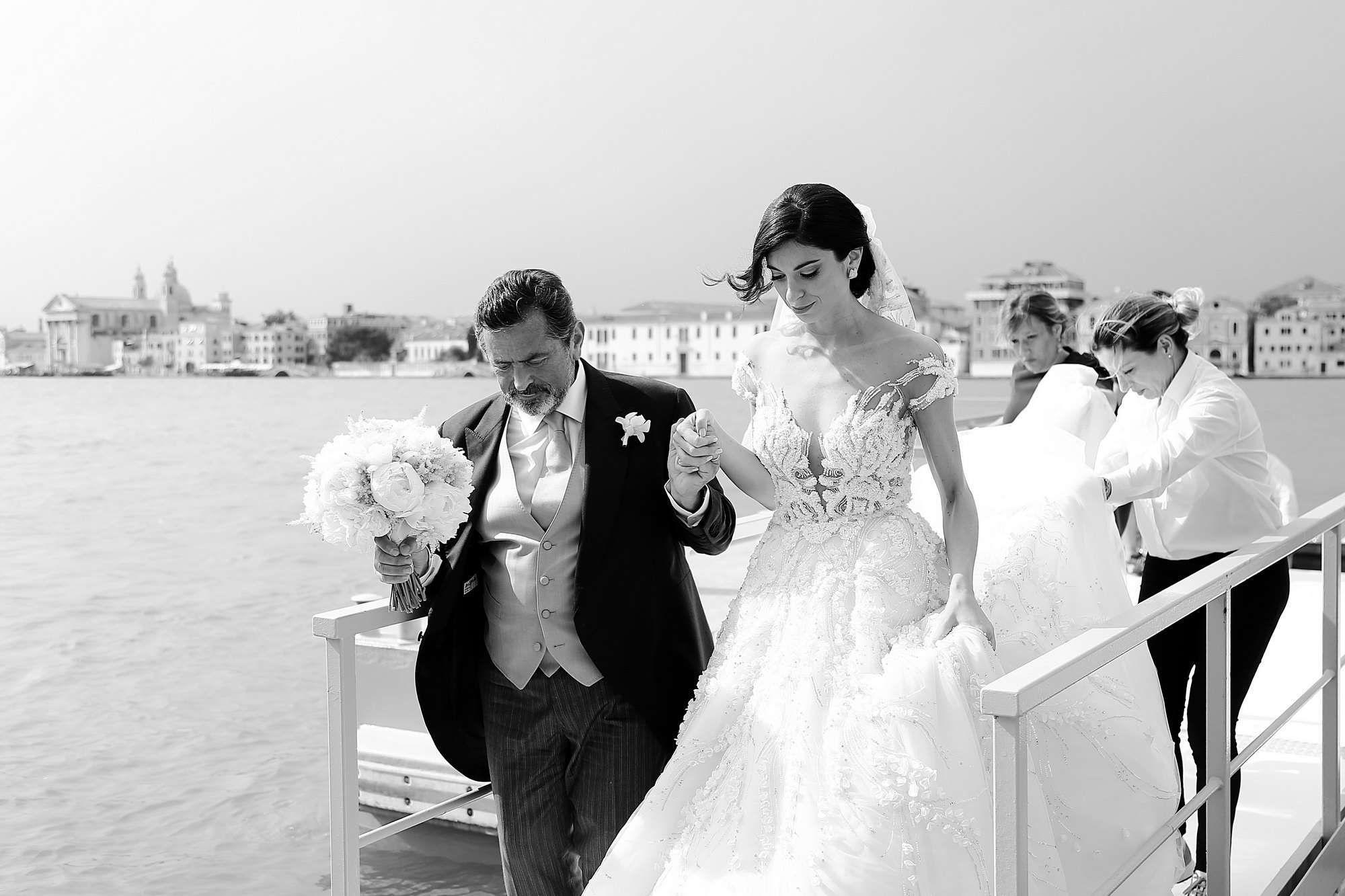 ..imagesweddings englamorous wedding in venice isola delle rose photographer italy_11 by Photo27