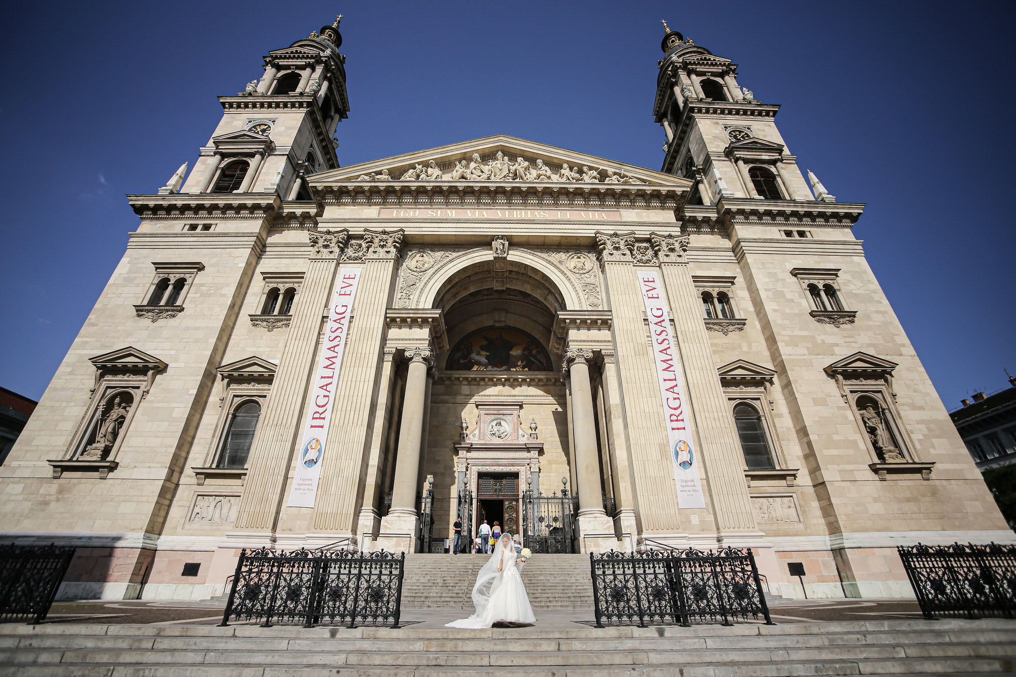 ..imagesweddings endestination wedding in budapest 005 by Photo27